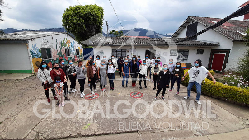 Aprendiendo a Tejer con Buena Voluntad