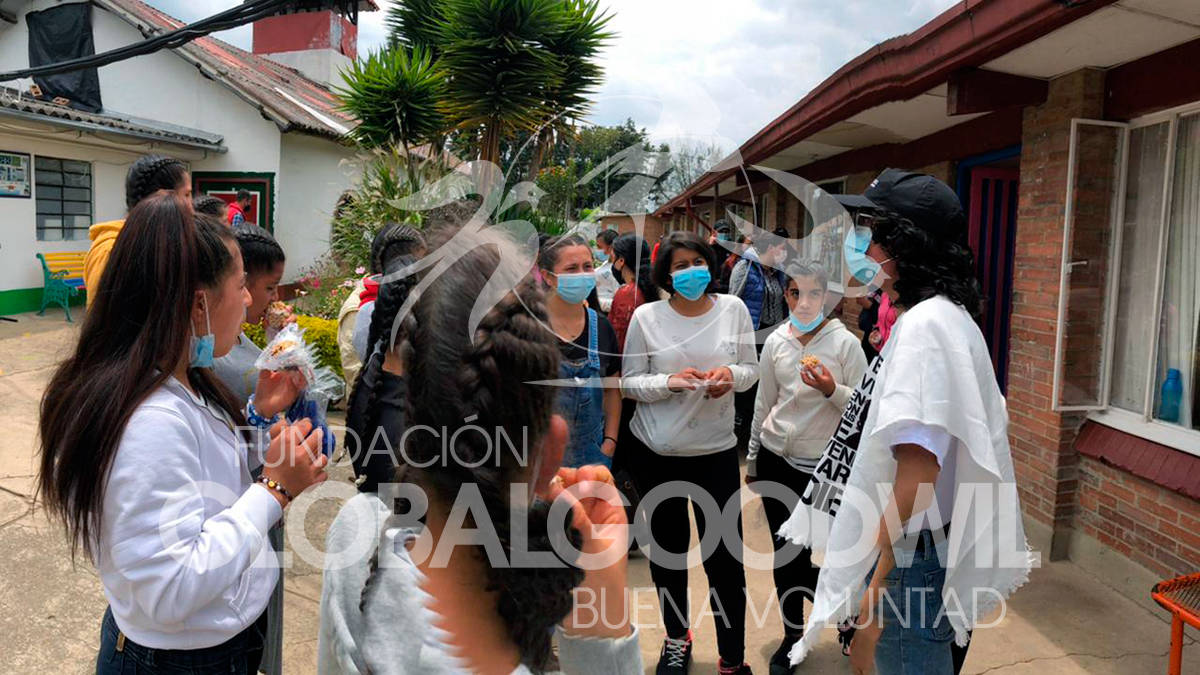 Aprendiendo a Tejer con Buena Voluntad