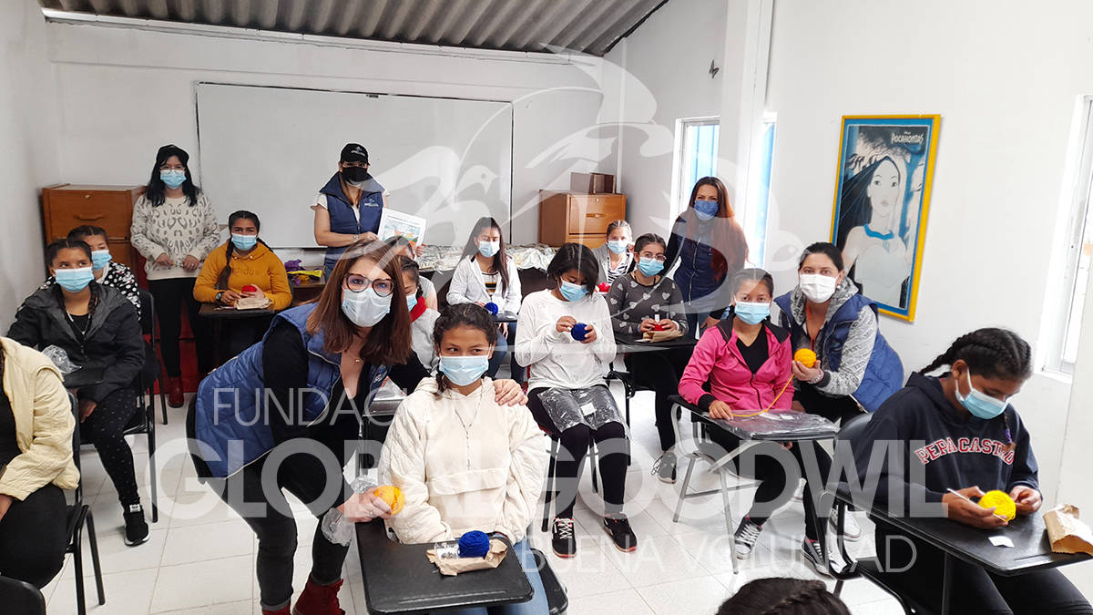 Aprendiendo a Tejer con Buena Voluntad