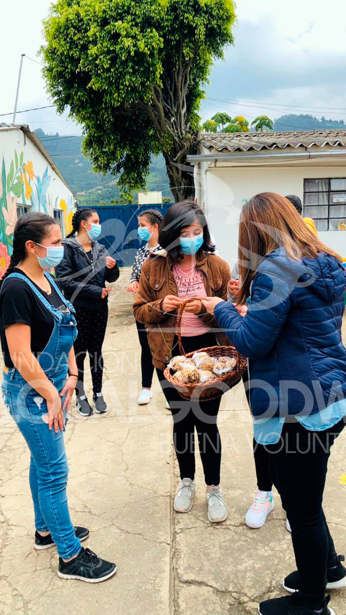 Aprendiendo a Tejer con Buena Voluntad