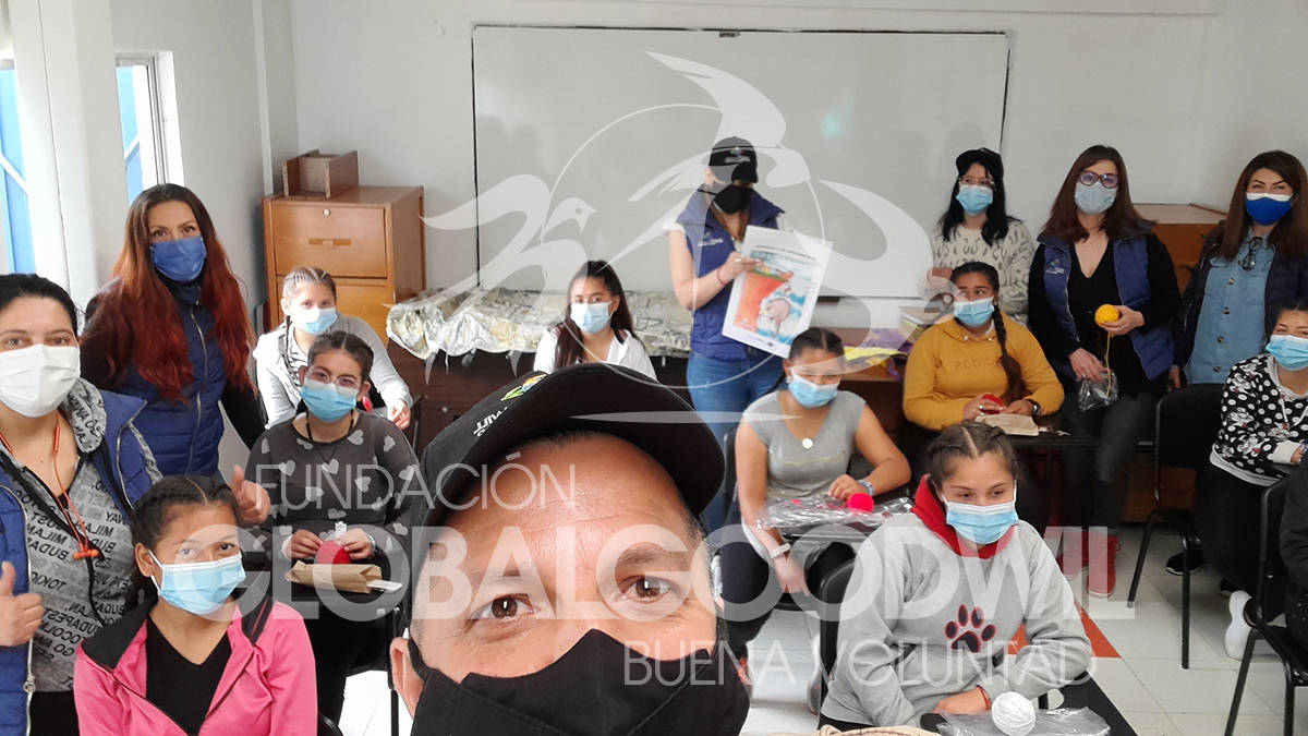 Aprendiendo a Tejer con Buena Voluntad