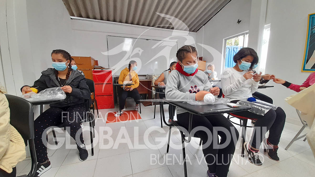 Aprendiendo a Tejer con Buena Voluntad