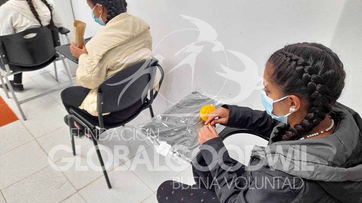 Aprendiendo a Tejer con Buena Voluntad