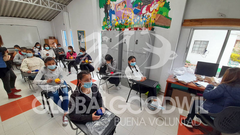 Aprendiendo a Tejer con Buena Voluntad