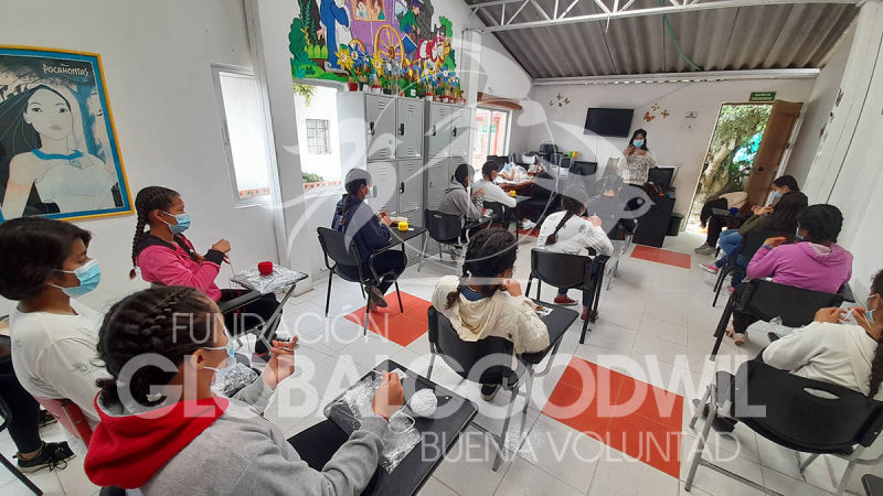 Aprendiendo a Tejer con Buena Voluntad
