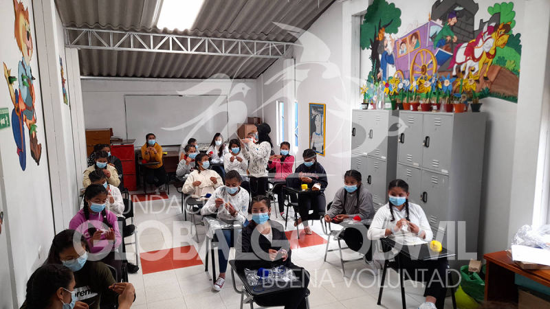 Aprendiendo a Tejer con Buena Voluntad